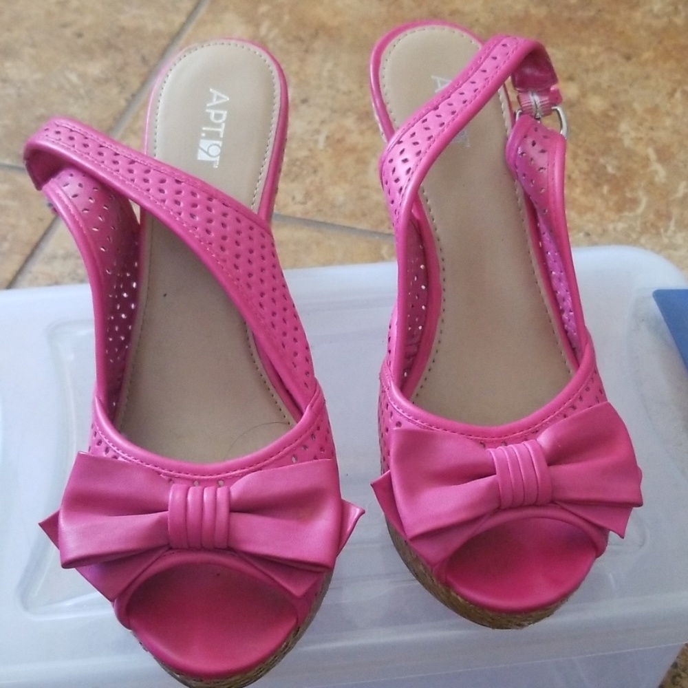 Apt. 9 Pink sandal wedge